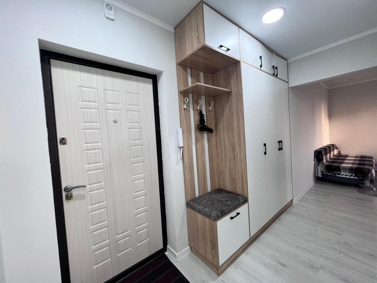 уютная напротив спорткомплекса арена, 51-24 Apartment Almaty